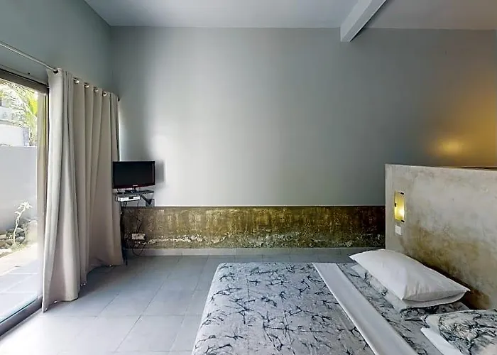 The Grey Boutique 2*